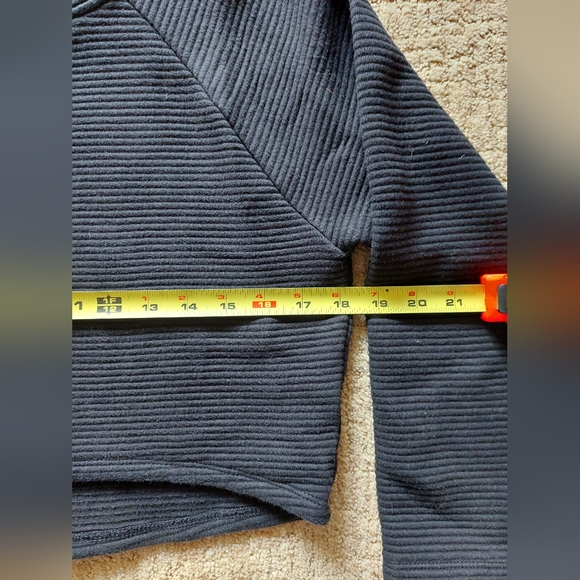 Aritzia Talula Black Ribbed Crop Top - Picture 3 of 4